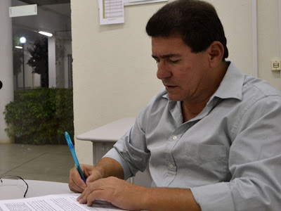 Luciano sério