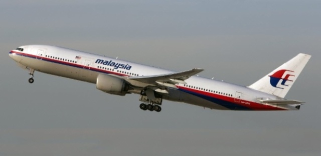 17jul2014---imagem-mostra-modelo-semelhante-ao-aviao-da-malaysia-airlines-que-caiu-na-ucrania-na-regiao-de-fronteira-com-a-russia-de-acordo-com-informacoes-da-agencia-russa-de-not